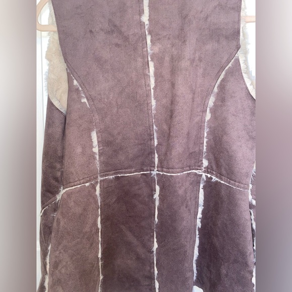Faux Fur Vest - Picture 7 of 7